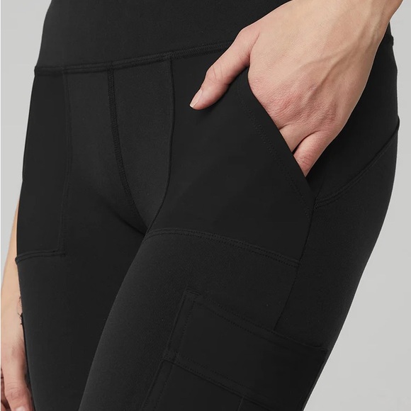 ALO Yoga High-Waist Cargo Leggings - Picture 4 of 4